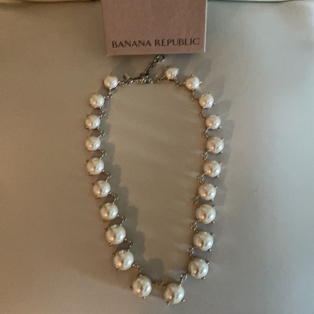 Banana Republic Pearl Necklace - Picture 5 of 6